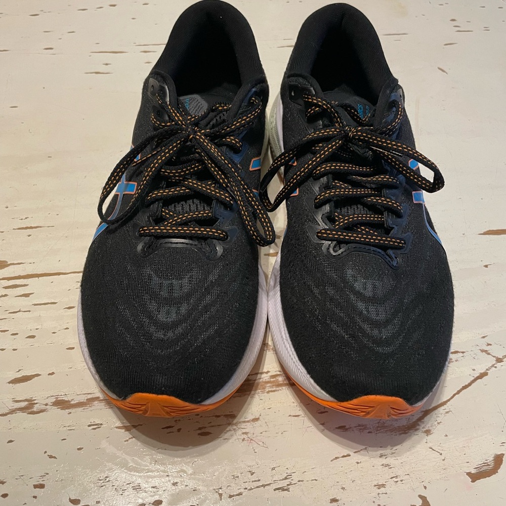Men’s ASICS GT-2000 v11, sz 9 wide